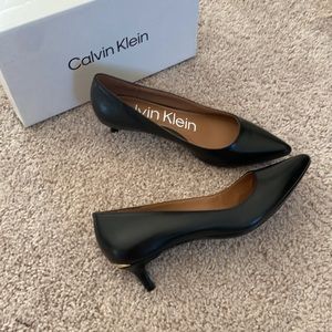 Calvin Klein leather kitten heel. 7-7.5